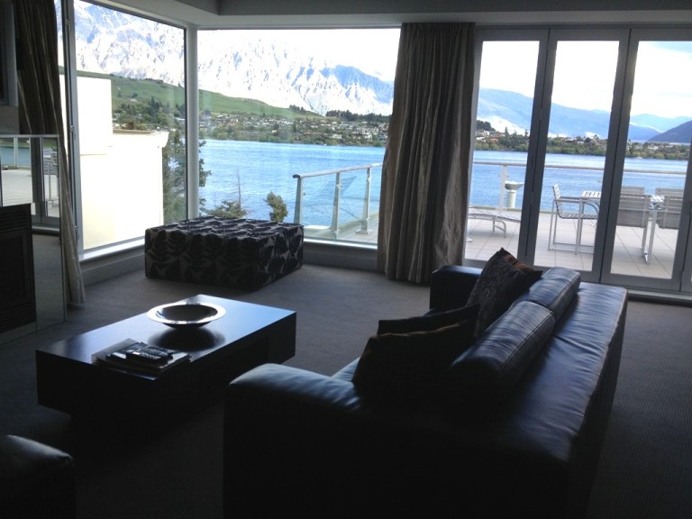 What could be more relaxing than staying in a luxury hotel apartment overlooking the breathtaking view of Lake Wakatipu. We got a good discount at Oaks Club Resort :)