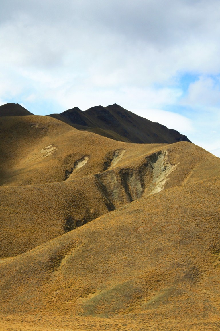 one of my fave photos bec of its uniqueness -- most of the NZ travels are feasting in greens apart from this area in Waitaki district which borders Otaga & Canterbury